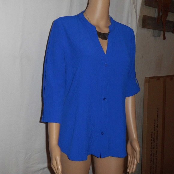 Women's Blouse - Picture 2 of 4